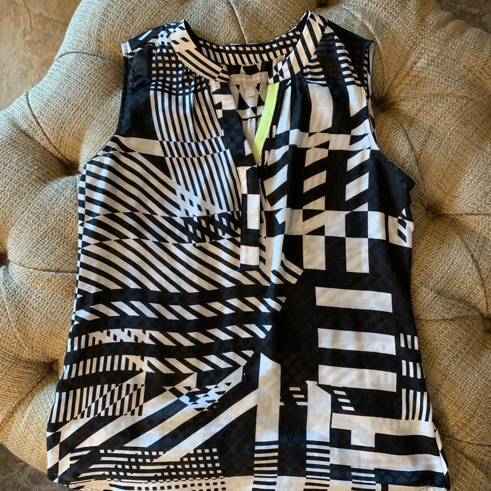 Banana Republic geometric blouse - Picture 3 of 4